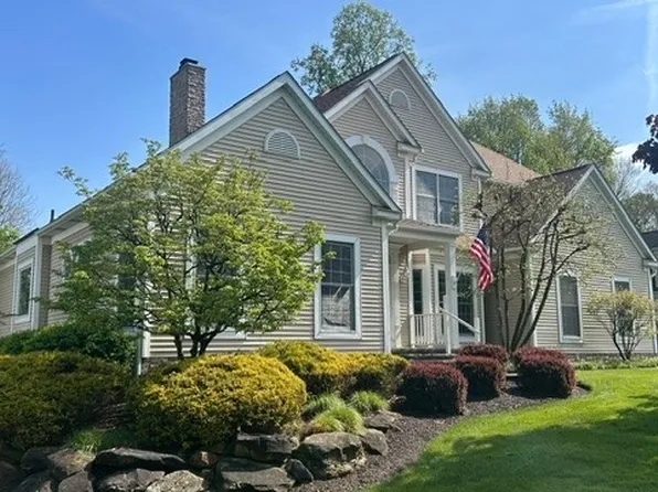 7960 Bainbrook Dr, Chagrin Falls, OH 44023
