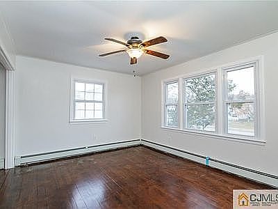 5th image of 100 Sussex St