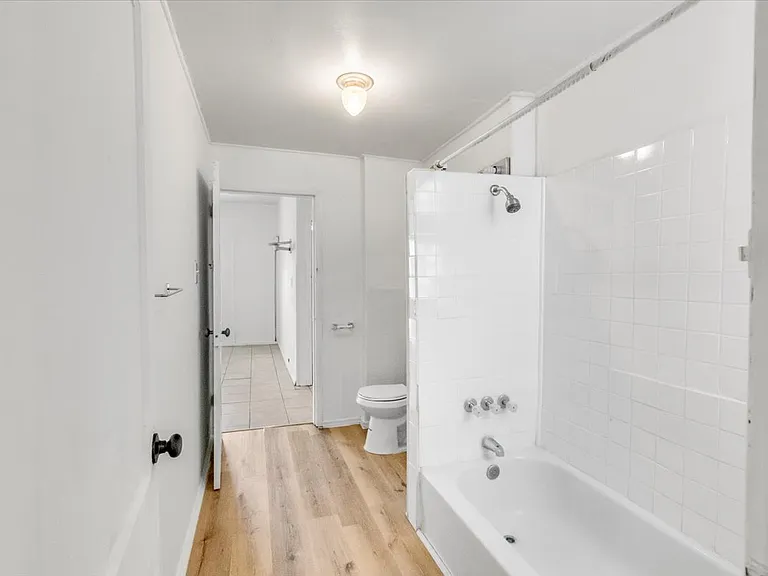 3831 Iowa Ave #1F — Photo 2