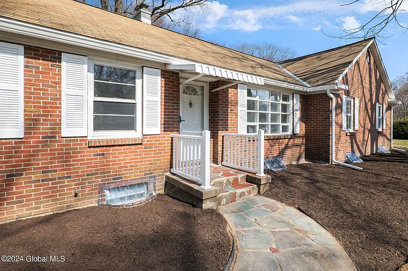 3rd image of 16 Woodcrest Drive