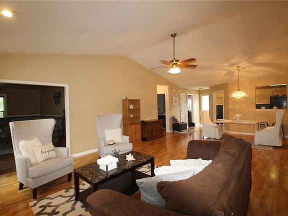 4th image of 272 N Odell St