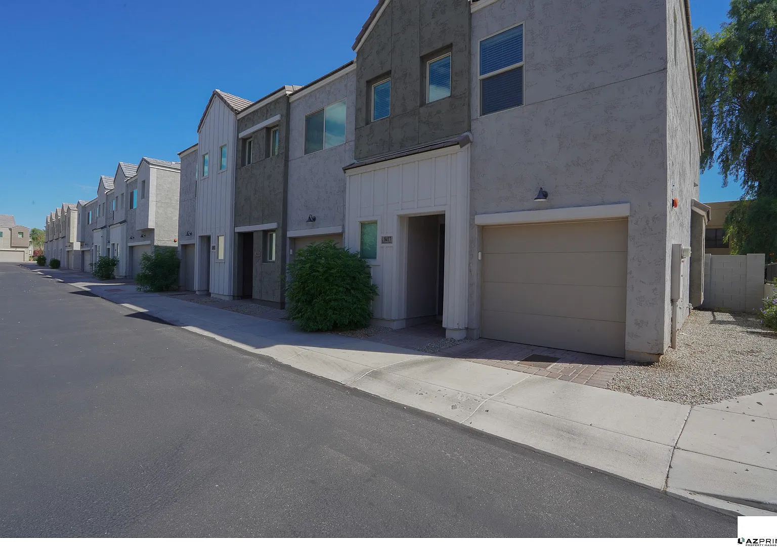 Discover the perfect blend of modern living and everyday convenience at this inviting 3/3 Phoenix to — Photo 2