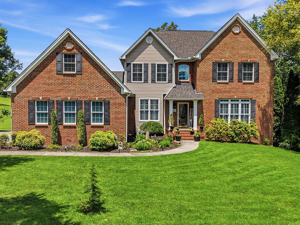 1st image of 227 English Oaks Dr NE