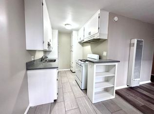 Fantastic One Bedroom with den/bonus room and One Bath in secure building in Hollywood!, Los Angeles, CA 90038