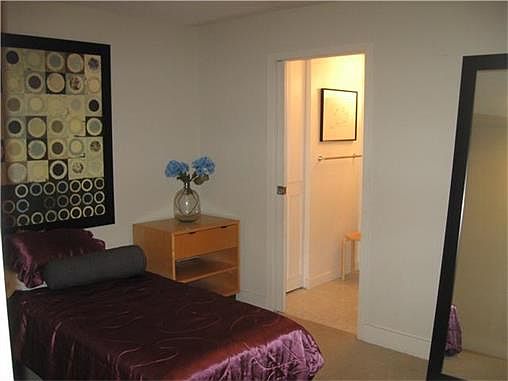 4th image of 600 E 8th St APT 7B