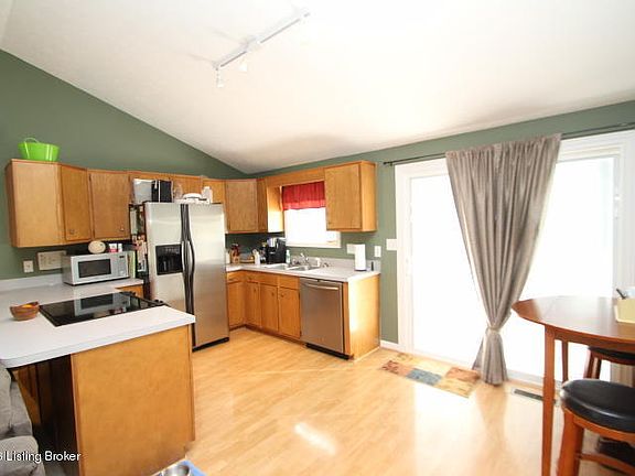 4th image of 321 Highwood Dr