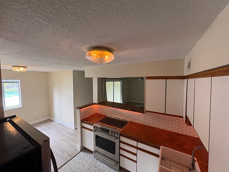 Cortez Dr — Photo 4