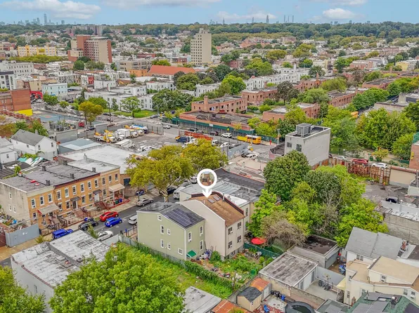 121 Montauk Avenue image 15 of 19