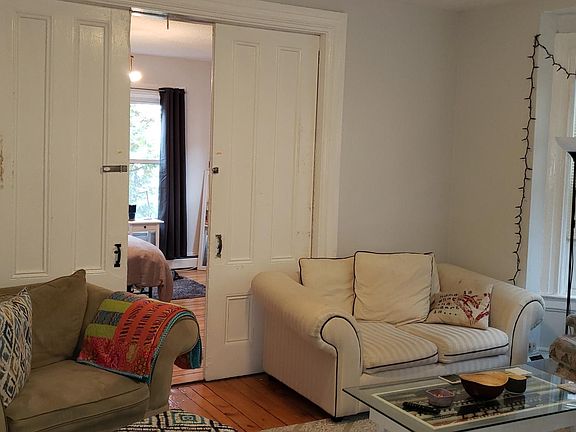 4th image of 472 W Fountain St #4