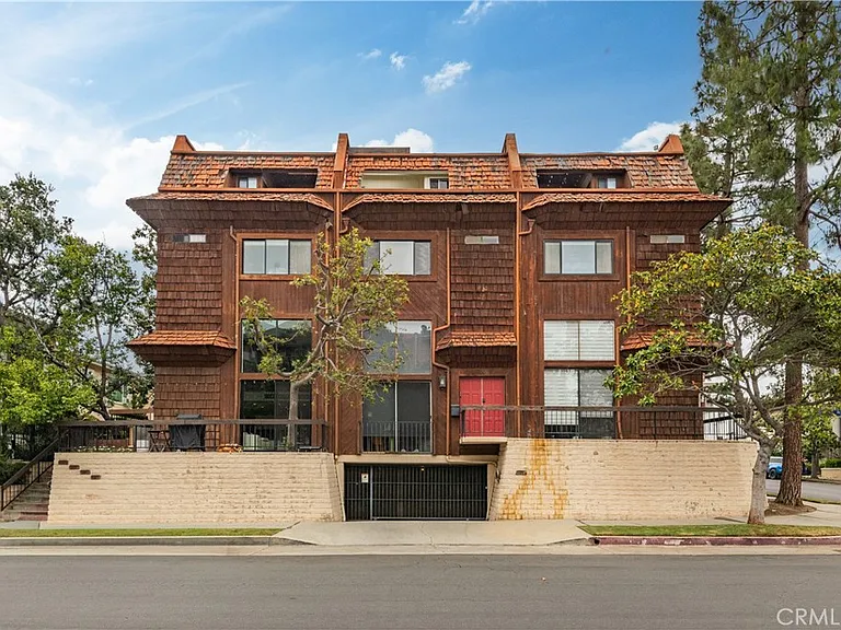 984 Granville Ave — Photo 36
