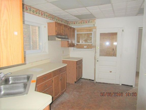 5th image of 8048 S Vernon Ave