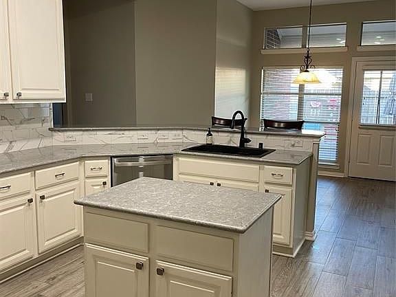 3rd image of 3139 Autumnjoy Dr