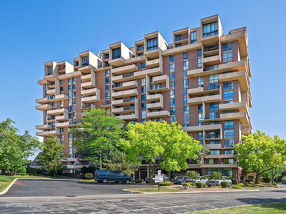 2nd image of 465 W Dominion Dr Unit 909