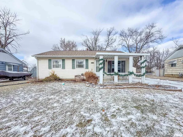 107 Temple Dr, Washington, IL 61571