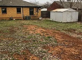 528 E Douglas Dr — Photo 18