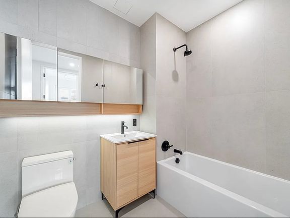 4th image of 974 Carroll St #1507