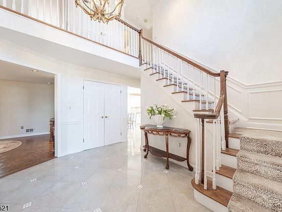 3rd image of 29 Candace Ln