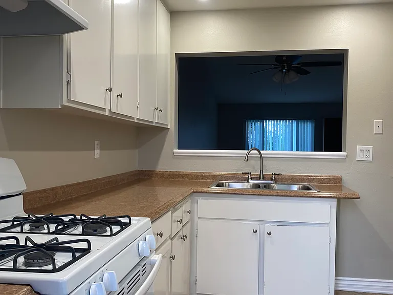 300 S Hazel St — Photo 1