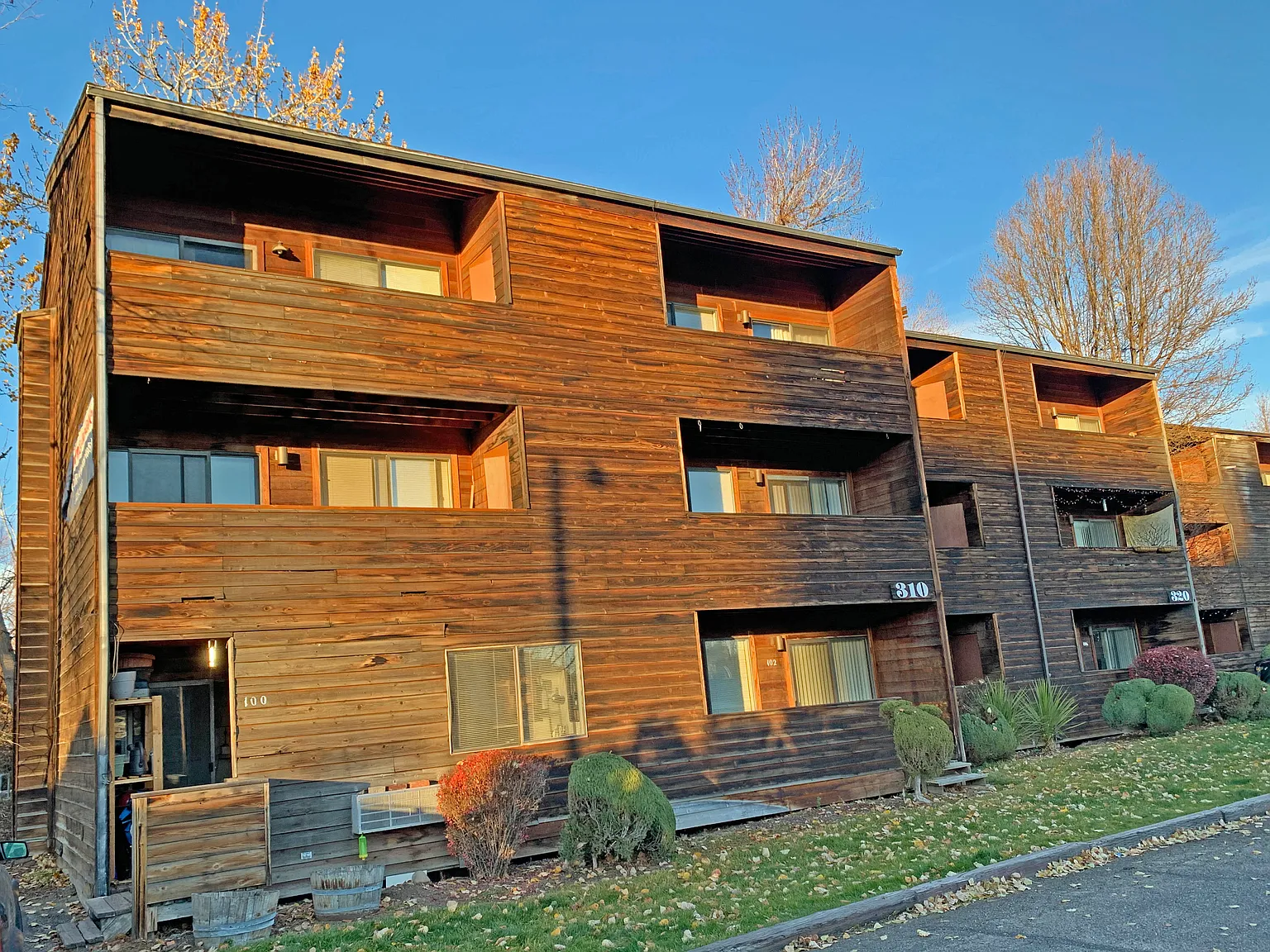 Parklane Apartments — Photo 3