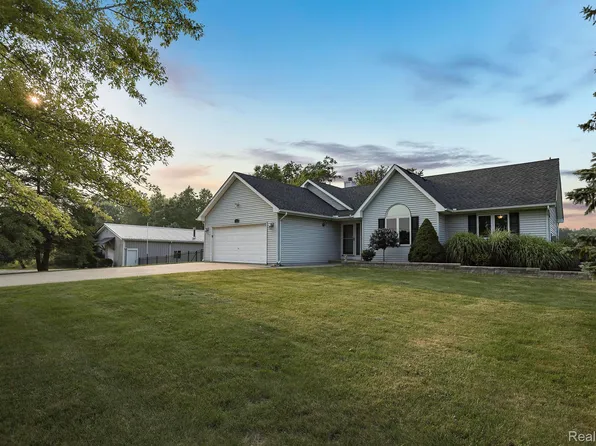 14150 Hough Rd, Allenton, MI 48002