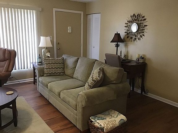 LR with front coat closet