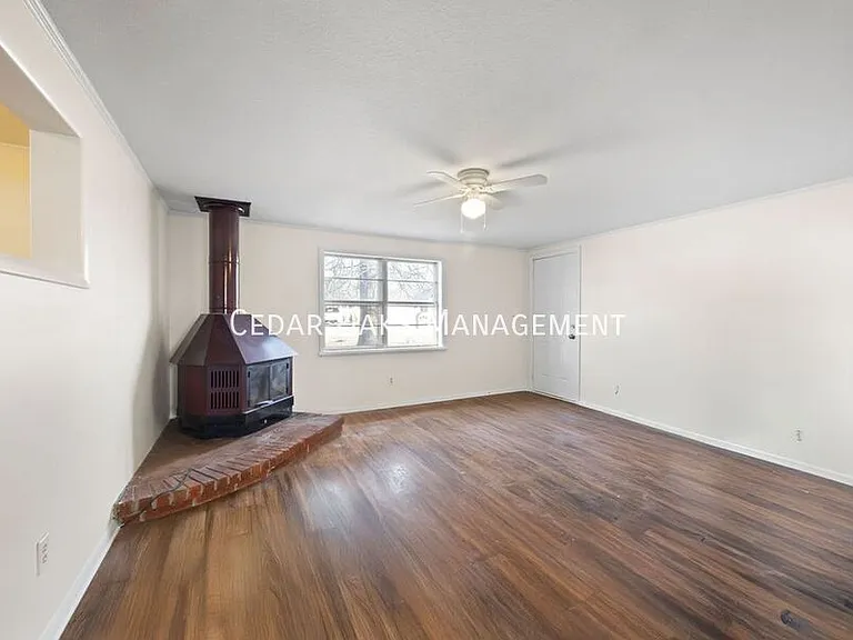 1935 E Lee St — Photo 12