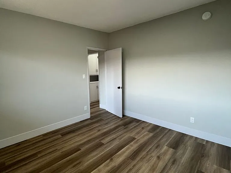 8029 S Hoover St — Photo 10