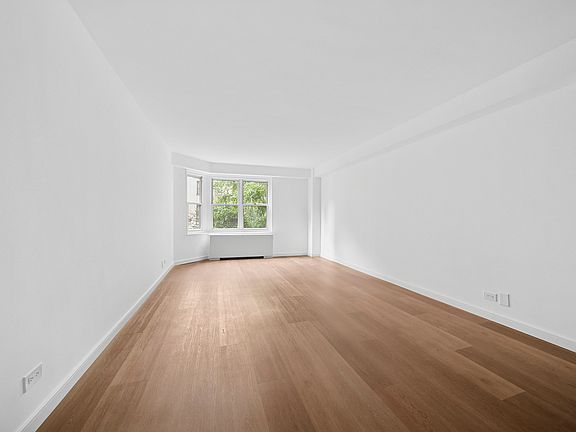 3rd image of 220 E 60th St APT 3D