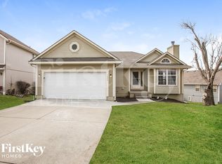 1049 NE Queens Cir, Lees Summit, MO 64064