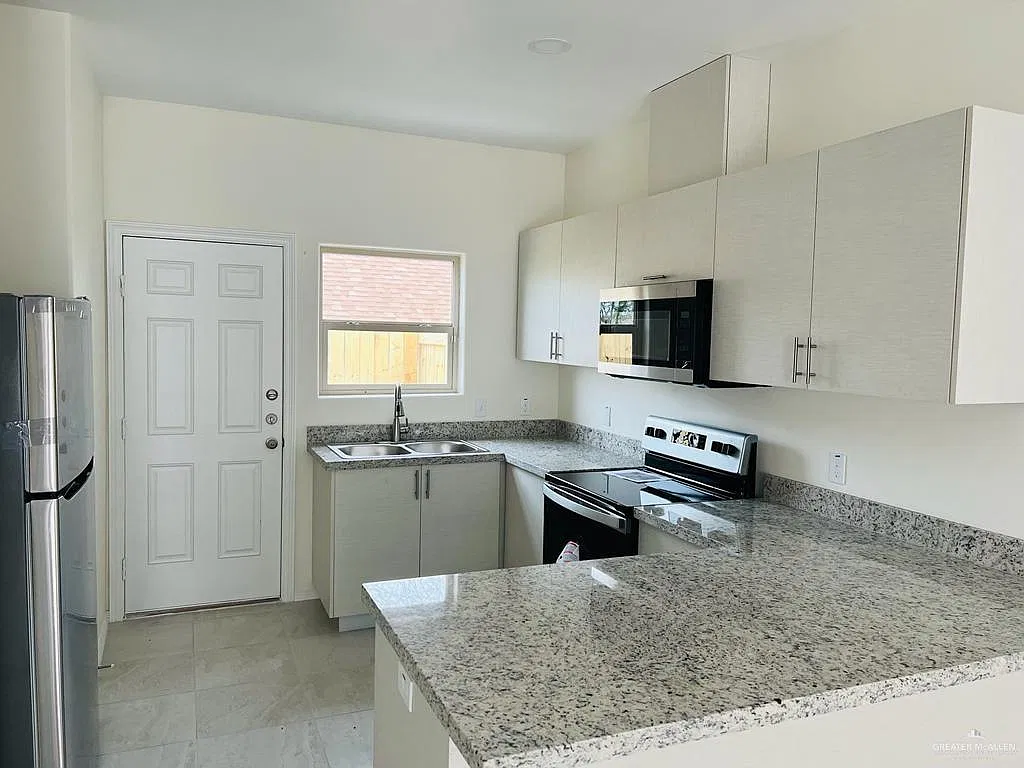2 bed, 2.0 bath, 960 sqft, $900 — Photo 3