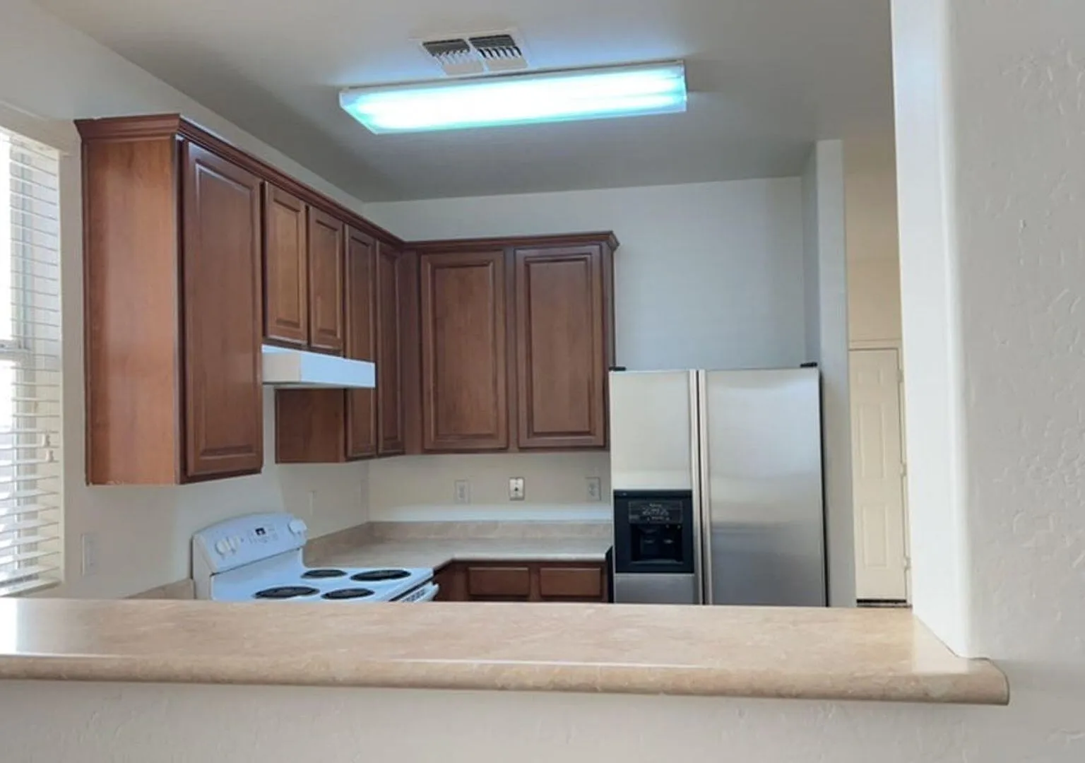 Charming 4 bed, 3 bath home in Tolleson!! — Photo 2