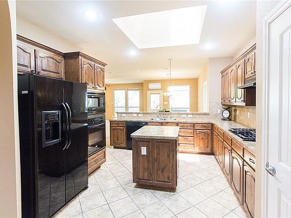 5th image of 2301 Priscella Dr