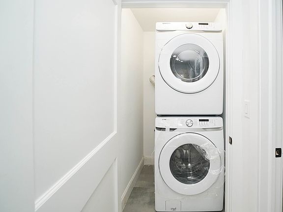 2nd image of 2576 48th St #2
