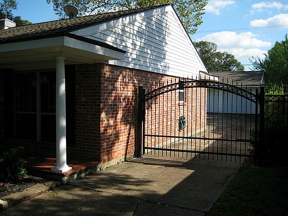 3rd image of 4605 Stillbrooke Dr