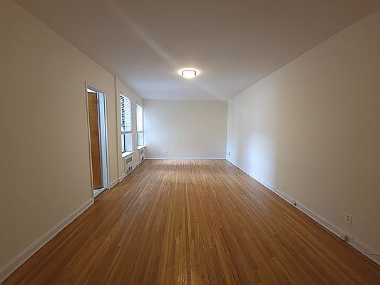 2nd image of 3123 47th St APT 1B