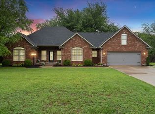 22704 Oakview Rd, Siloam Springs, AR 72761