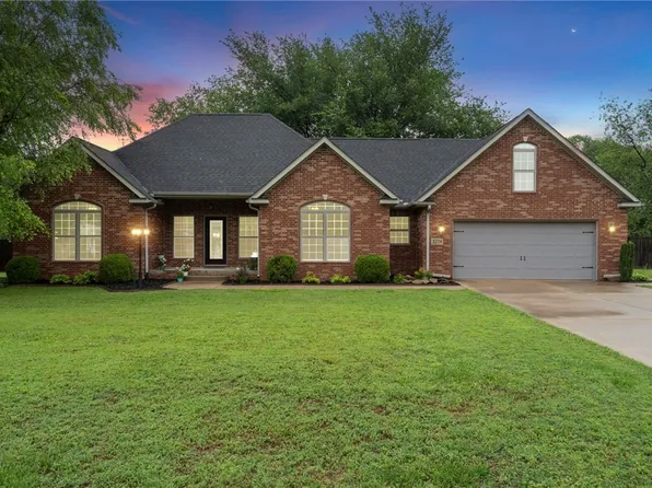 22704 Oakview Rd, Siloam Springs, AR 72761
