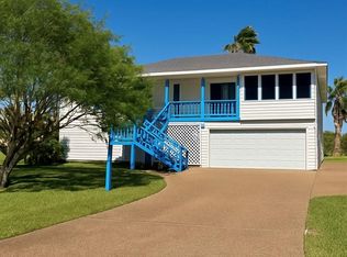 39 Front St, Rockport, TX 78382