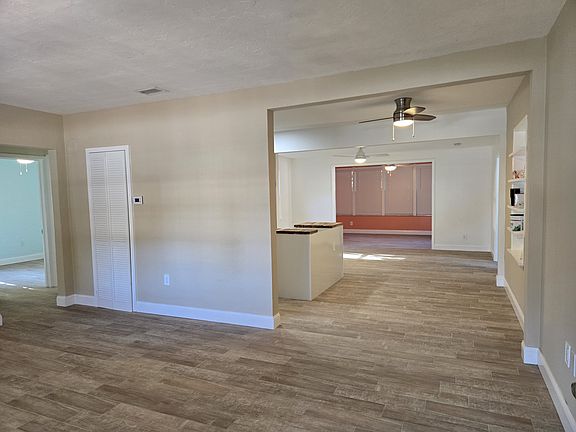 2nd image of 2521 Buena Vista Blvd