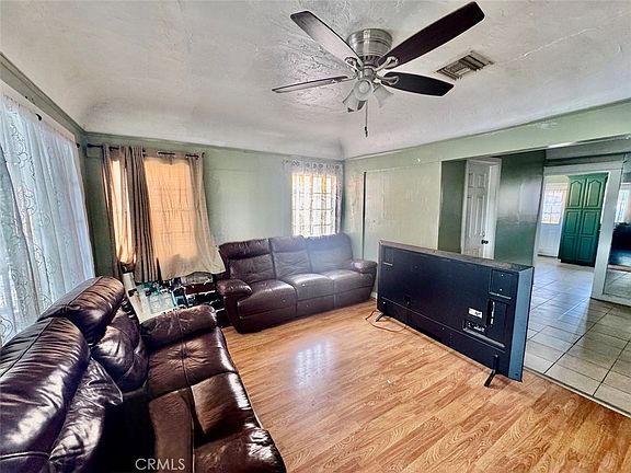 3rd image of 416 E 91st St