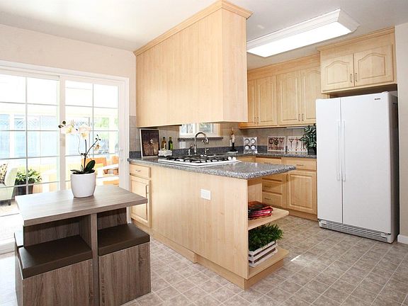 5th image of 1064 Lynn Way