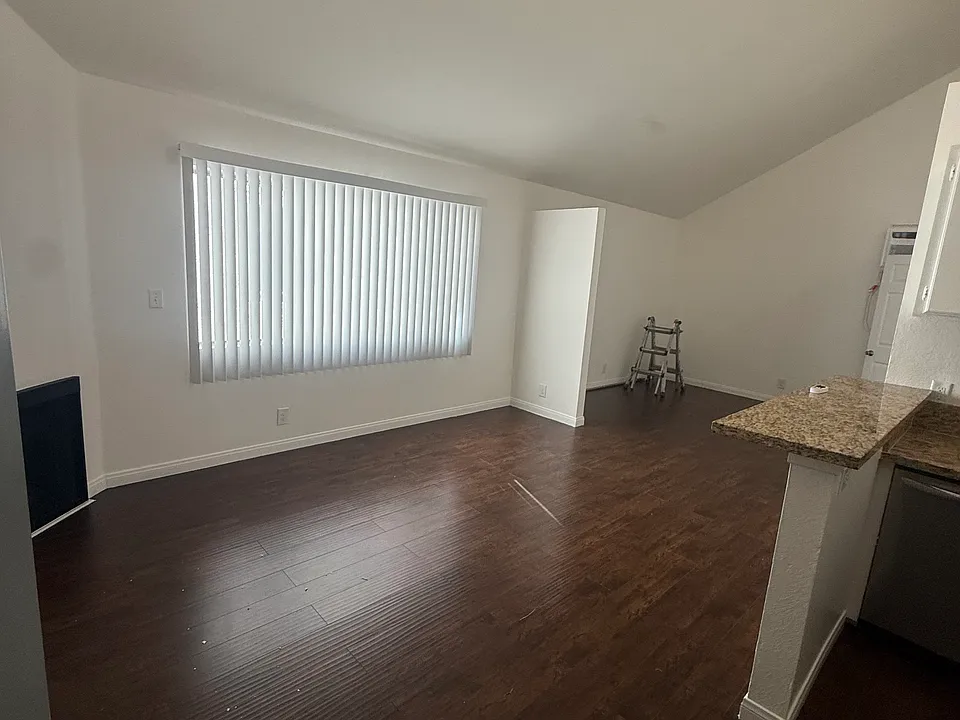 5035 Klump Ave #8