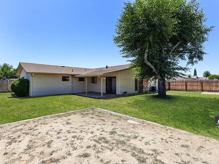 1497 Claremont Dr — Photo 10