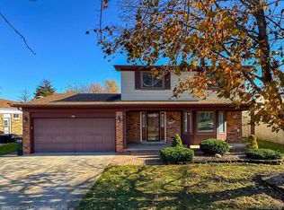 34102 Colonial Ct, Sterling Heights, MI 48312