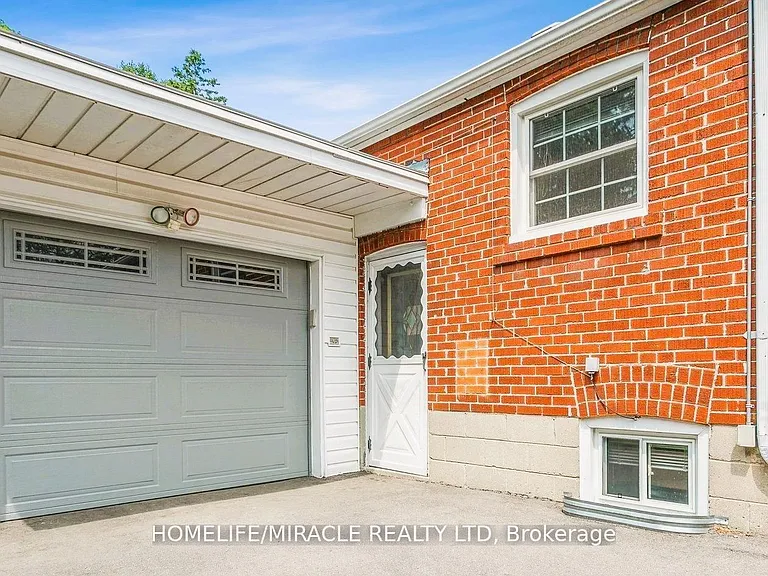 978 Pharmacy Ave #BASEMENT — Photo 5
