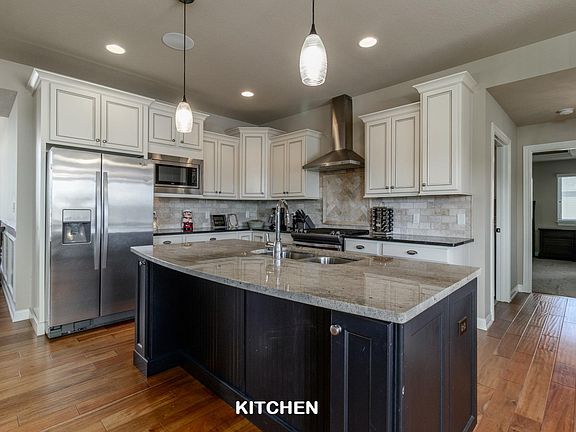 4 KITCHEN