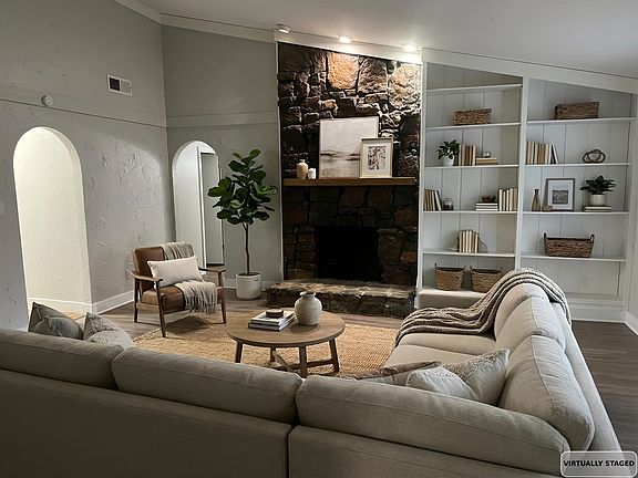 4th image of 6184 Holly Park Dr