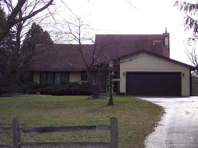 10188 Pheasant Lake Dr photo 1