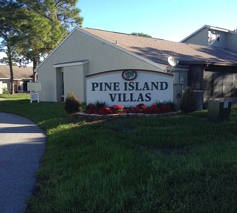 3rd image of 40 Pine Island Cir