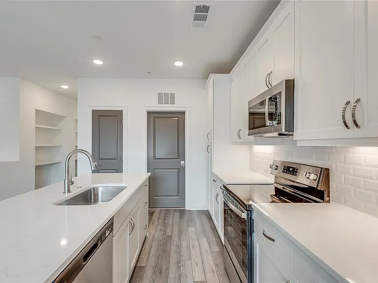 513 Burton Dr #808 — Photo 15